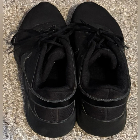 Nike Men’s Legend Essential 2 Black - Picture 3 of 4